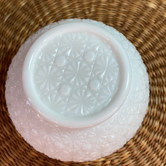 Vintage L.E. Smith White Daisy and Button White Glass Rose Bowl with Flower Frog - Picture 6 of 11